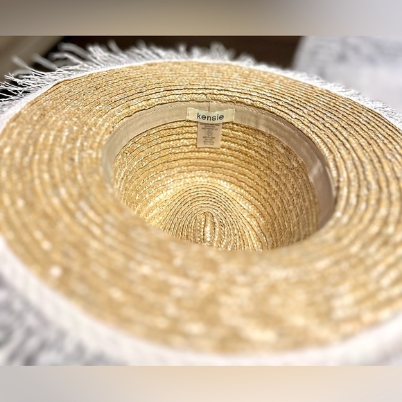 ?KENSIE??NWT?Straw Hat with White Fringe main image 3